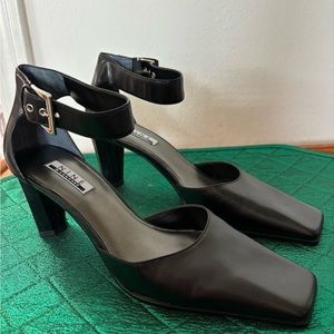 NCAEGEUS, black leather heel pumps